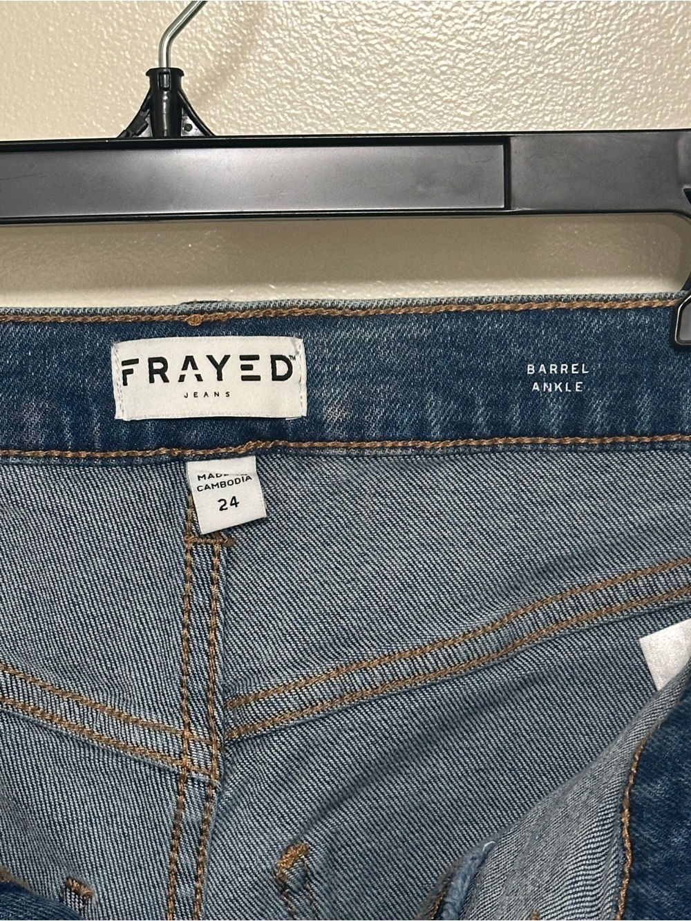 SOLD**** FRAYED Two Tone Barrel Ankle Jeans with Side Bow Detail size 24 - Picture 6 of 8